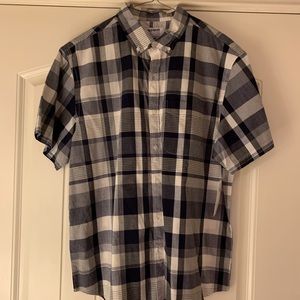 NWT Old Navy Button Down shirt short sleeve. (large)